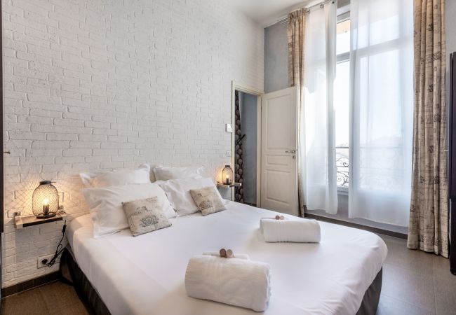 Appartement à Cannes - MODERN - Residence Du Louvre Appartement à Cannes - MODERN - Residence Du Louvre