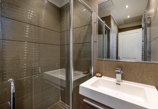 Appartement à Cannes - MODERN - Residence Du Louvre Appartement à Cannes - MODERN - Residence Du Louvre