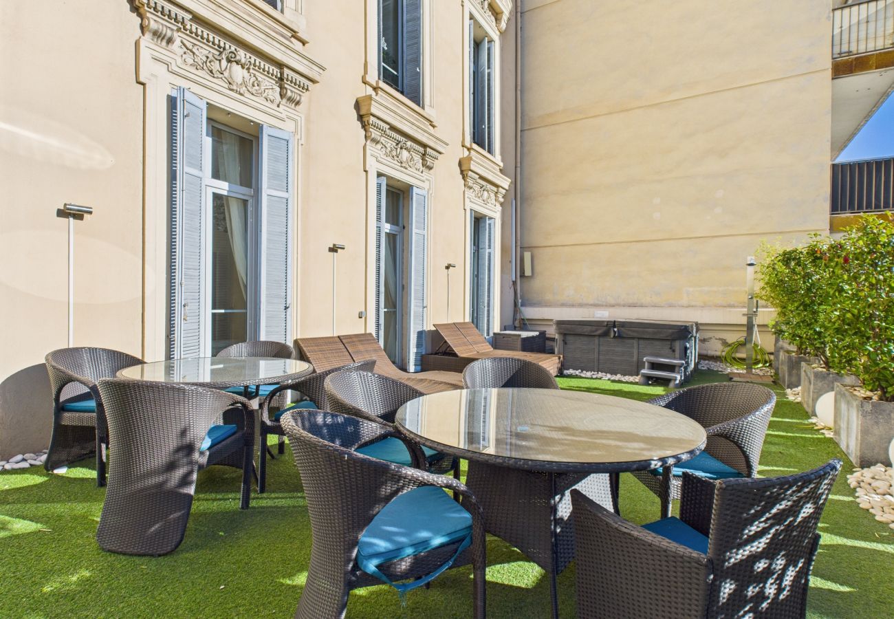 Appartement à Cannes - GARDEN PALACE - Residence Du Louvre