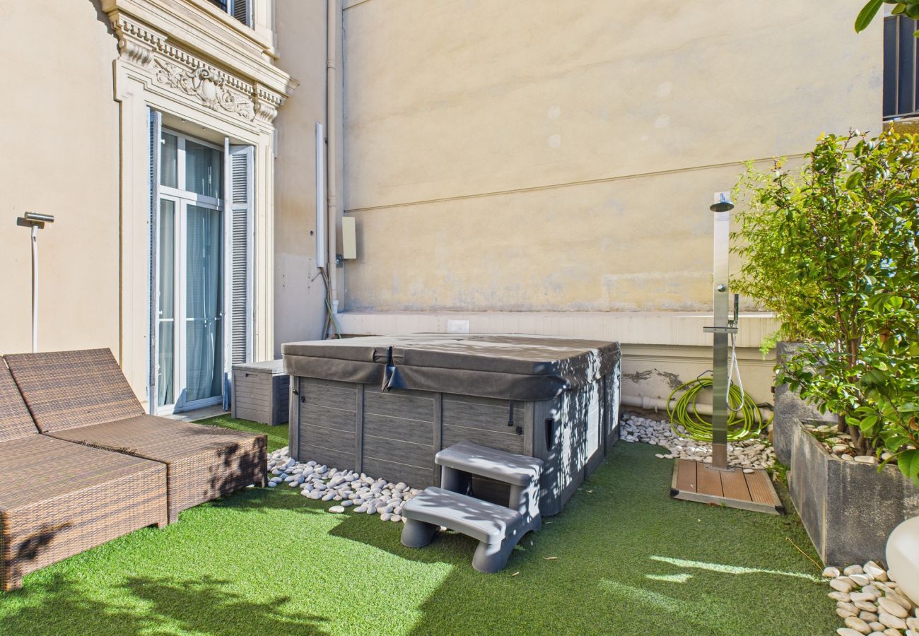 Appartement à Cannes - GARDEN PALACE - Residence Du Louvre