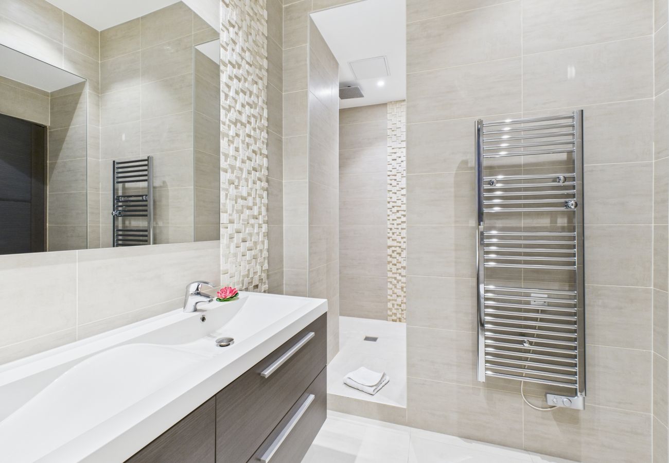 Apartment in Cannes - COSY - Residence Du Louvre